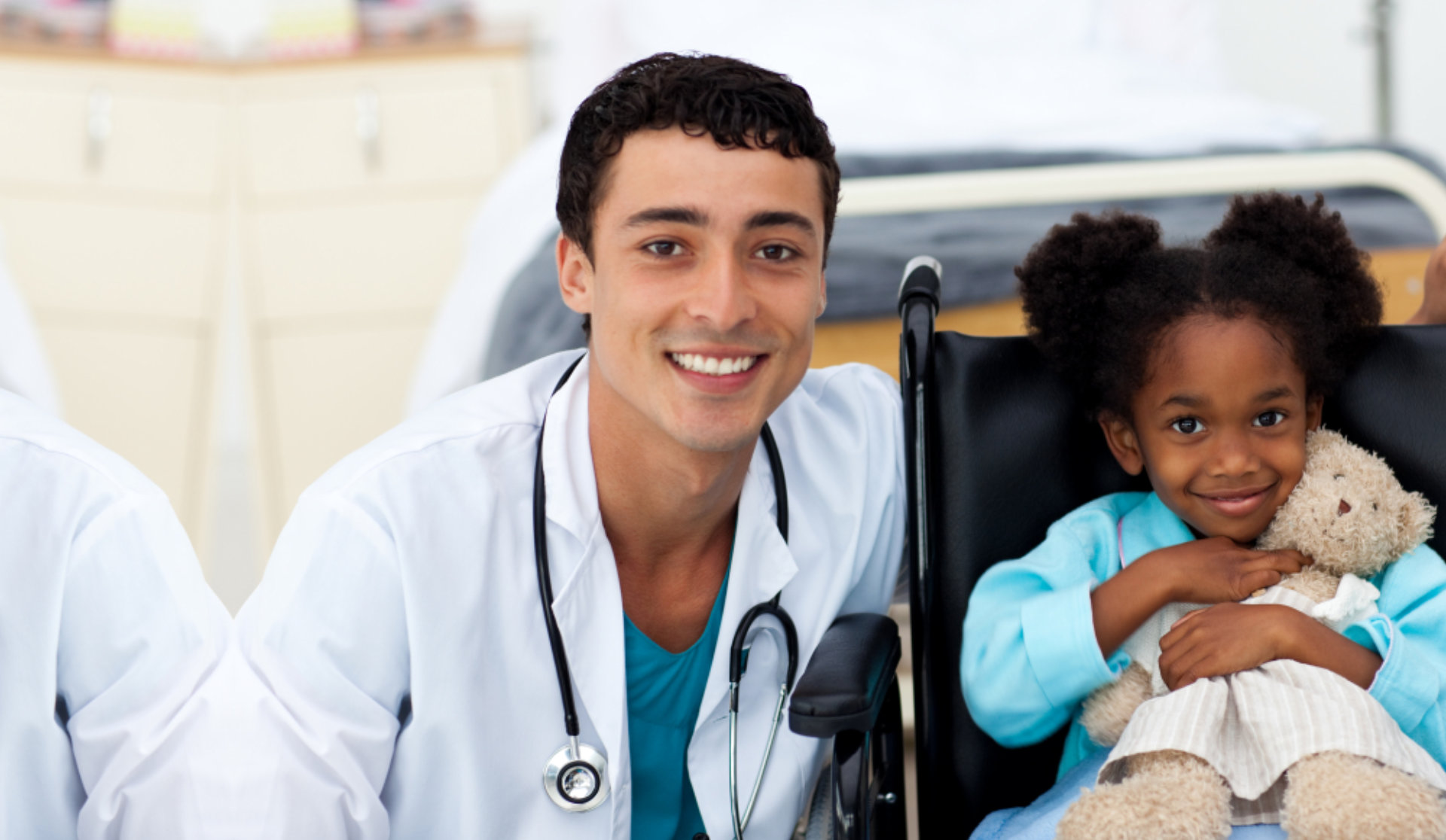 nurse talking to an elderly patient