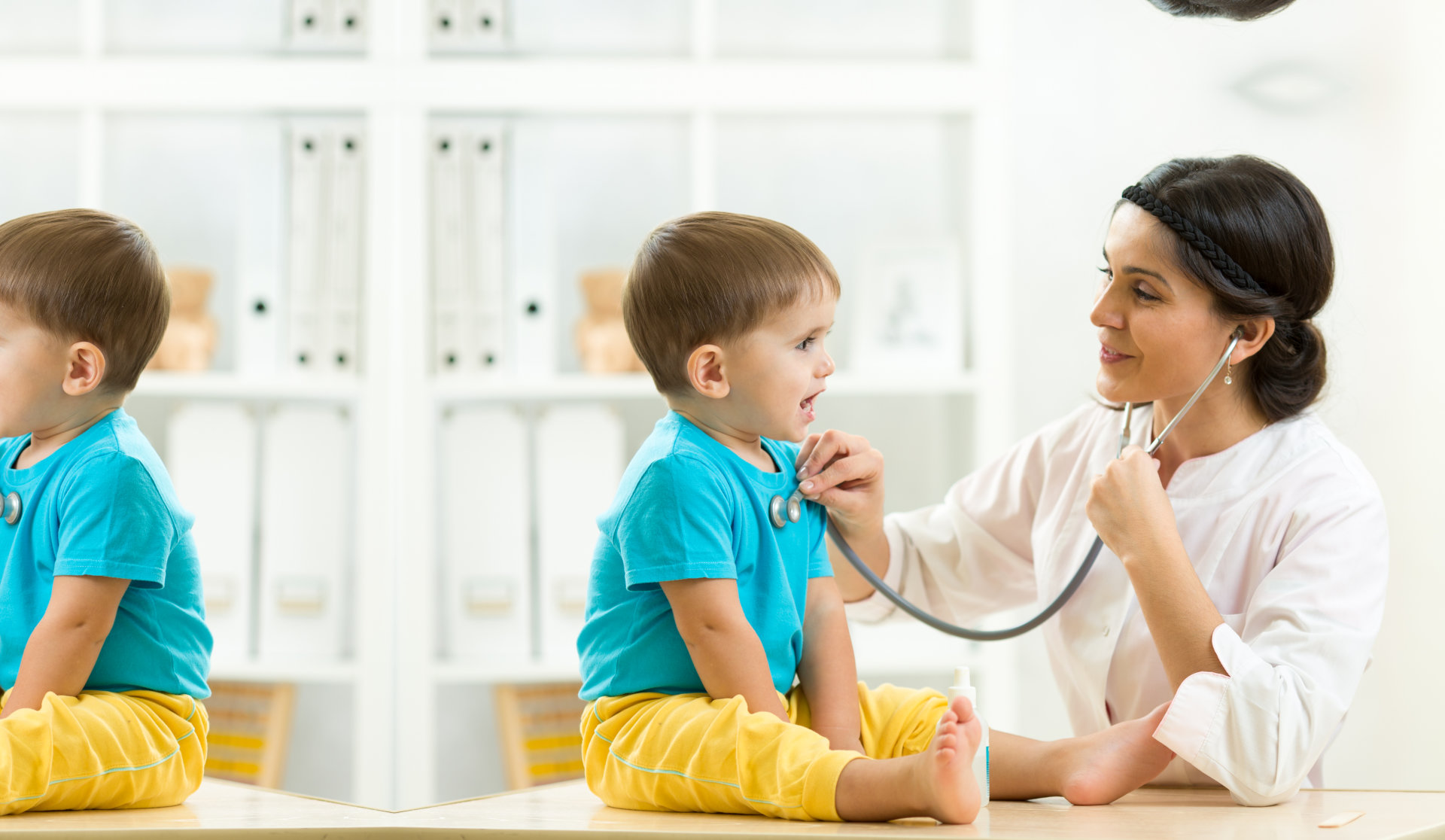 nurse talking to an elderly patient